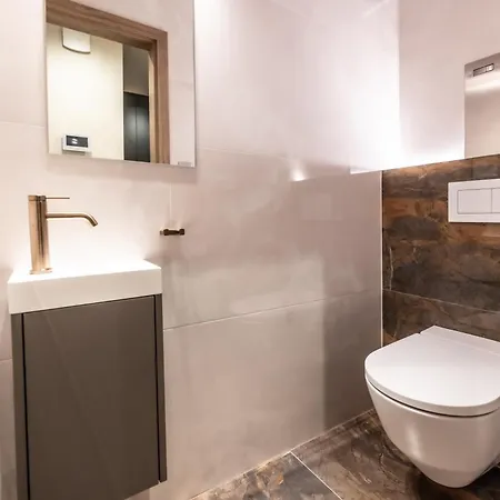 Apartmanhotel G&t Square 4*